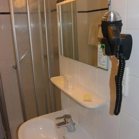 Adlerhof 2*