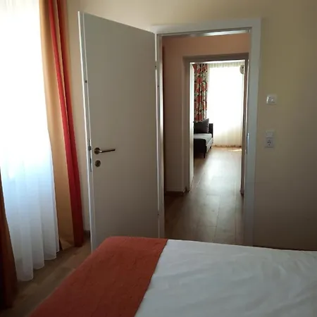 Adlerhof 2*